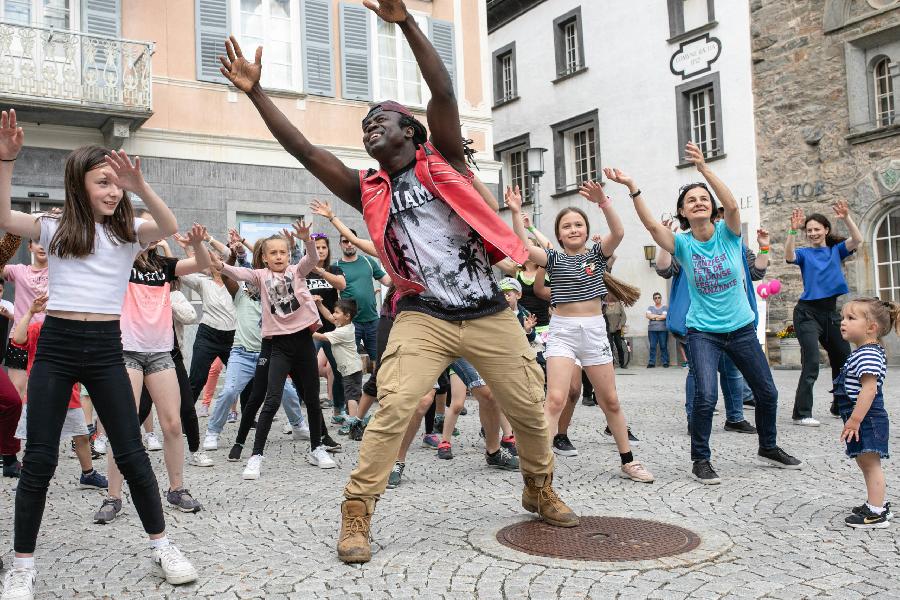 Das Tanzfest / Fête de la Danse / Festa danzante